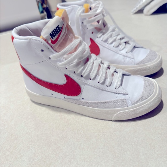 Nike blazer. Size 5 - Picture 3 of 14
